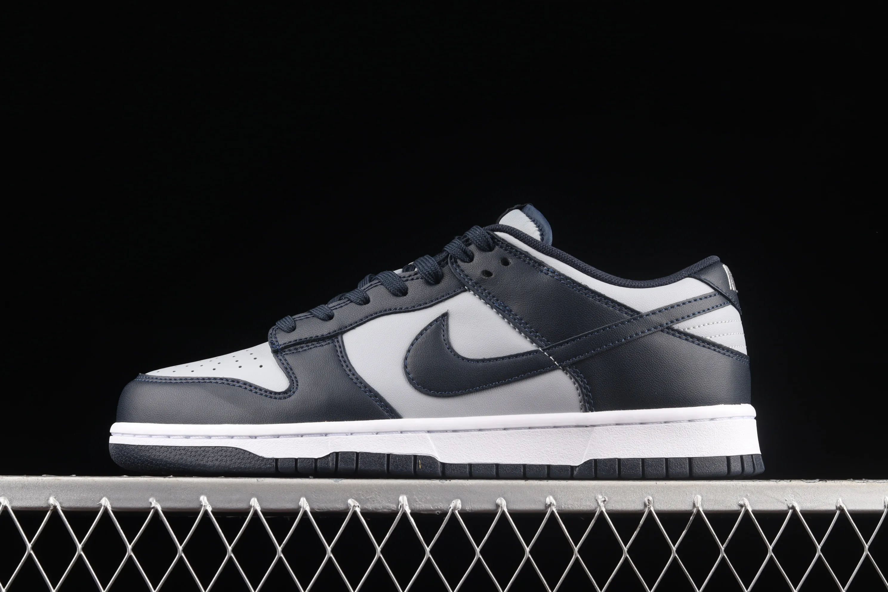 All Categories Nk SB Dunk Series Nk SB Dunk Low Low-top Sneakers F Version Special Price Nk SB Dunk Low "Georgetown" Gray Blue Georgetown SB Smashing Backboard Fashion Casual Sneakers DD1391-003